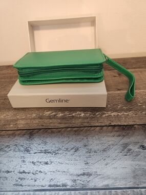 Gemline Women's Green Zip Wallet Wristlet